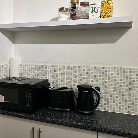 One Bedroom Flat In Chiswick W4 Londyn Zewnętrze zdjęcie