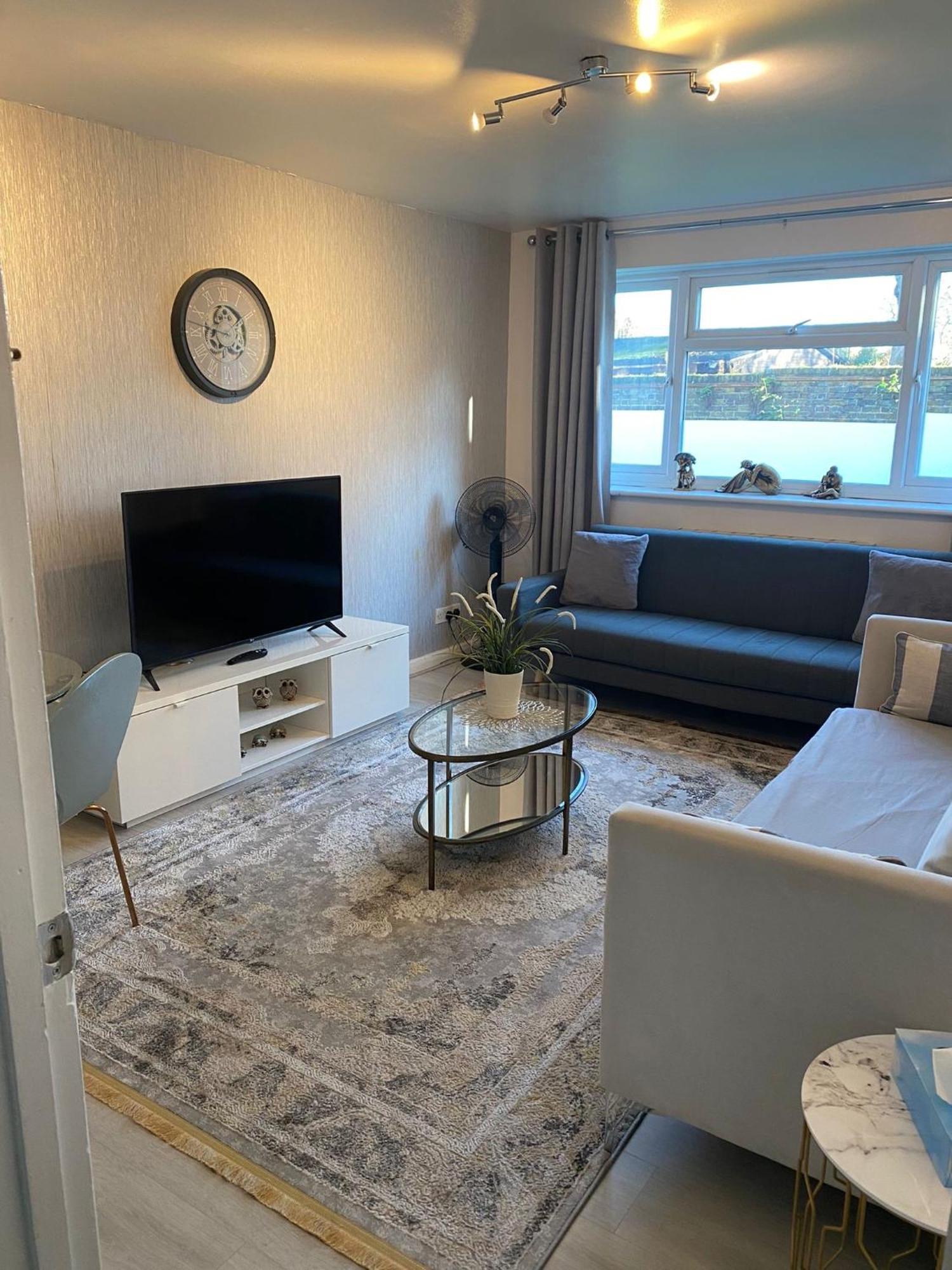 One Bedroom Flat In Chiswick W4 Londyn Zewnętrze zdjęcie